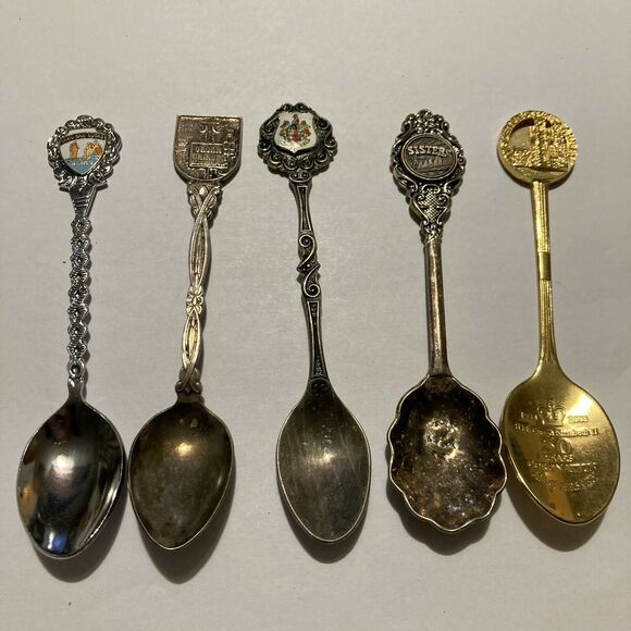 Vintage Collectible Souvenir Travel Spoons Assorted Silverplated Queen Lot of 5 - Picture 1 of 9